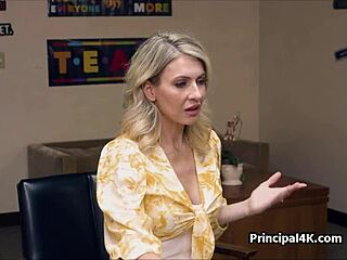 Милфа гладна за хуй дои чудовищен кур в офиса