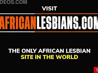 Garota Universitária de Gana Brinca com Strap-On Lésbico com Colega