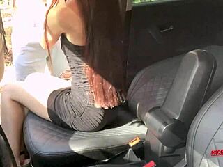 Arabada arkadan ve cowgirl seksin POV videosu