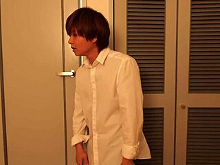 Hé, betrapt Saki Oishi’s gênante ondergoed moment!