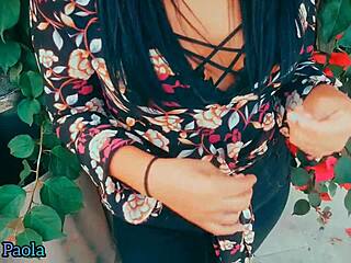 Ofreciendo plata por sexo callejero en el episodio 14