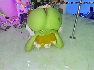 Grinch Fucks In Split And Pole Dances