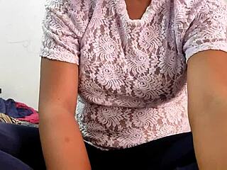 พ่อเลี้ยงเย็ดลูกเลี้ยงครั้งแรกแบบดิบด้วยคำหยาบภาษาฮินดี