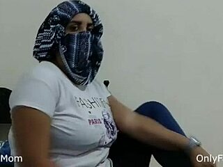 Hey, mate cette maman arabe ronde et excitée qui gicle en webcam !
