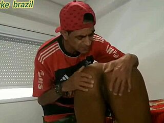 Flamenguista invites Fluminense fan over and she gives up her tight ass! 😜