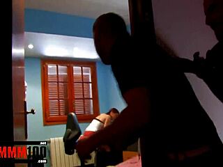 Nerdy ribanc tini 18+ egyenruhában mélytorok spanyol főiskolai videón 1.rész