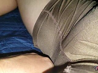 我的Desi繼姪女來訪時讓我玩她的陰部並上我的床😏