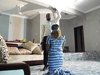 Pastor Nigeriano Flagra Mulher em Ação Caseira de Perto com Membro da Igreja