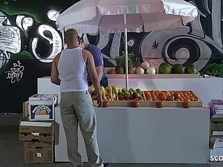 ¿Trío anal FFM gracioso y raro con Capri y Carla por un tío con polla grande?