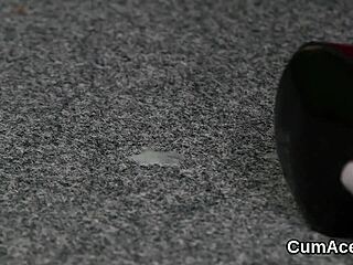 oh man, i luv how foxy kitten gets cum on her face, swallowin’ all that juice