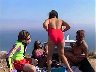 เฮ้ อยากเห็นตูดดำๆ เย็ดรูชมพูมั้ย?