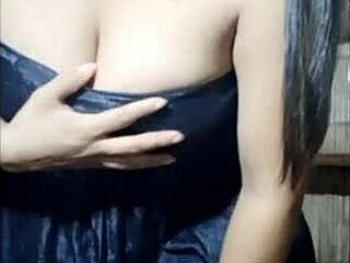 Latina Cantik Pamer Toket Gede dan Memek Ketat Buat Ngewe Keras