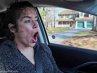 Hej, se mi pridružiš pri umazani bukkake zabavi na javnem mestu?