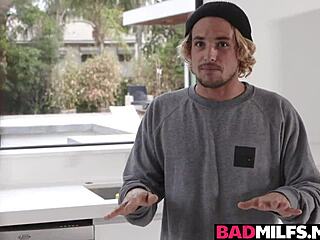 Sheena Ryder se folla a marineros en trío salvaje