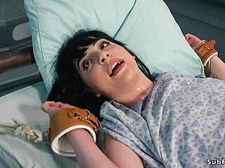 Lan, hayaletler bu ele geçirilmiş hatunu DP anal beceriyor, delilik!