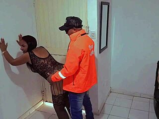 Buddreng fangede mig i erotisk lingeri, knalder mig hårdt efter jeg suttede ham af på skjult cam