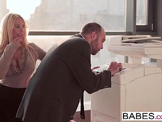 Kurvy sa oddávajú kancelárskej obsesii s Kyrou Hot a Pablo Ferrari