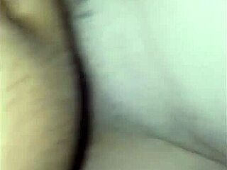 Resaboo leva fundo na buceta molhada