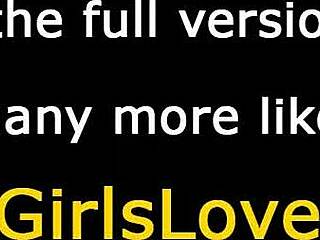 Я потрясен, глядя на эту подростка 18+, едущую на страпоне с дикой страстью.