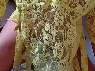 Tirei Minha Calcinha Suja para Mostrar Todo o Meu Charme