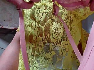 Tirei Minha Calcinha Suja para Mostrar Todo o Meu Charme