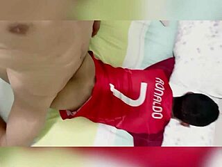 Vil du se Garotão 22cm rive opp en trang rumpe med kraft?