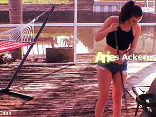 Theshimmyshow 28'de Kızılderili genç 18+ Aries Ackerman'a dışarıda el sikiyor