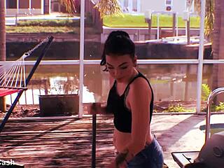 Theshimmyshow 28'de Kızılderili genç 18+ Aries Ackerman'a dışarıda el sikiyor