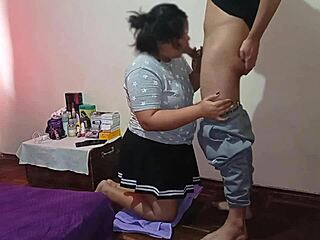 Faen! Spionerer på min latina tante som sover, tar på henne, så knuller hardt!