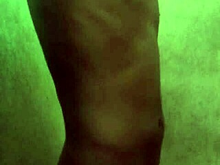 فتاة وولد ينيكوا بعض بقوة