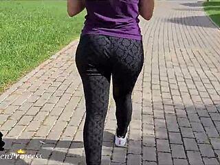 Filmuję dupę mojej dziewczyny podczas spaceru ulicą