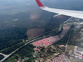 Још се тресем од тог јавног пушења у авиону - ухватили су нас!