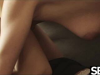 Muhteşem Lezbiyenler Baştan Çıkarıcı Dans Ediyor Sonra Birbirlerinin Islak Amını Yiyor