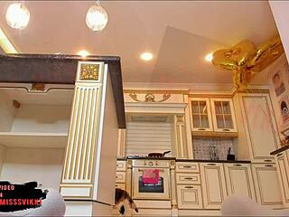 Rozmluvná Vikka kašle na úkoly a tvrdě vyvrcholí na webce