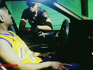 policial feminina fazendo oral no big cock dentro do carro 🚗