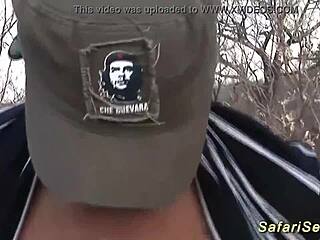 Vay, hiç böyle aşırı Afrikalı açık hava sikiş orgisi gördün mü?