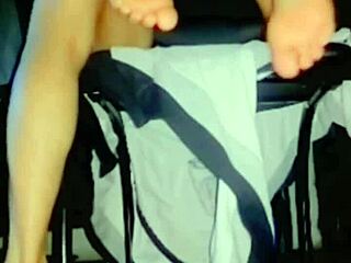 Mi Pequeña Novia Tiene Ganas De Follar Mientras Sus Padres Duermen En La Otra Habitación Casi Nos Ven