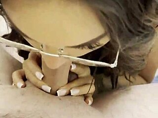 Tajnica Monika Fox sesa šefa v hotelu