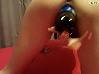 Lucy pelacur ngewe sendiri pake botol