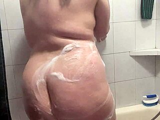 Wow, this chubby tattooed cutie is teasing in the shower! 😍