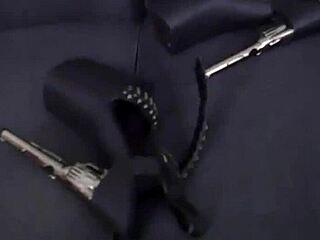 Horká zrzka mladá 18+ s malými 18+ prsy a velkou prdelí cucá nevlastnímu bráchovi velký kouř z pohledu na rodinné pohovce.