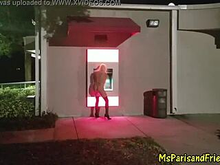 Не верю, она раздевается догола везде на публике!