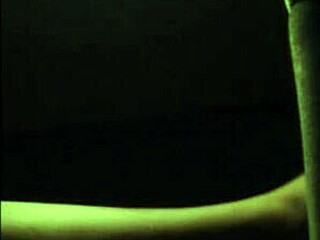 Sam Davis, pelirroja zorrita 18+, muestra tetitas pequeñas y se lleva corrida