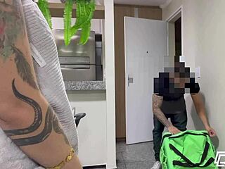 uber sortudo fodeu uma latina gostosa na entrega