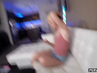 Моя мачеха свела меня с дикой тёткой, помешанной на сексе