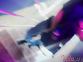 Surpresa pra ju chamei um comedor pra comer ela vendada