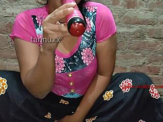 Gadis kolej India kongsi boyfriend dengan kawan.