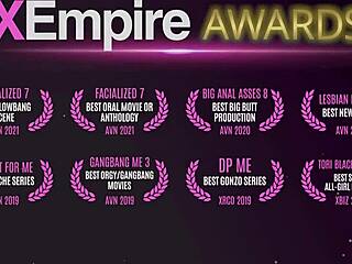 Anya Olsen zapeljuje vojaka z intenzivnim pičkanjem in divjim doggystyle v vročem srečanju.