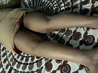 Just saw Sanjana aunty flashing her thigh, looks so cute