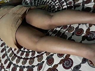 Just saw Sanjana aunty flashing her thigh, looks so cute